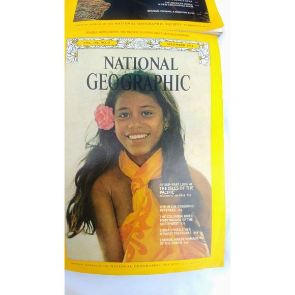 Vintage Bundle of four (4) 1974 National Geographic magazines - Picture 2 of 8